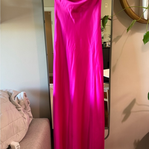 Taylor Tube Dress in Hot Pink
Show Me Your Mumu - Picture 4 of 6